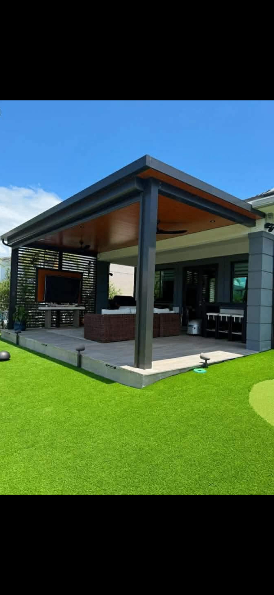 Outdoor Living Pergola with Privacy Wall