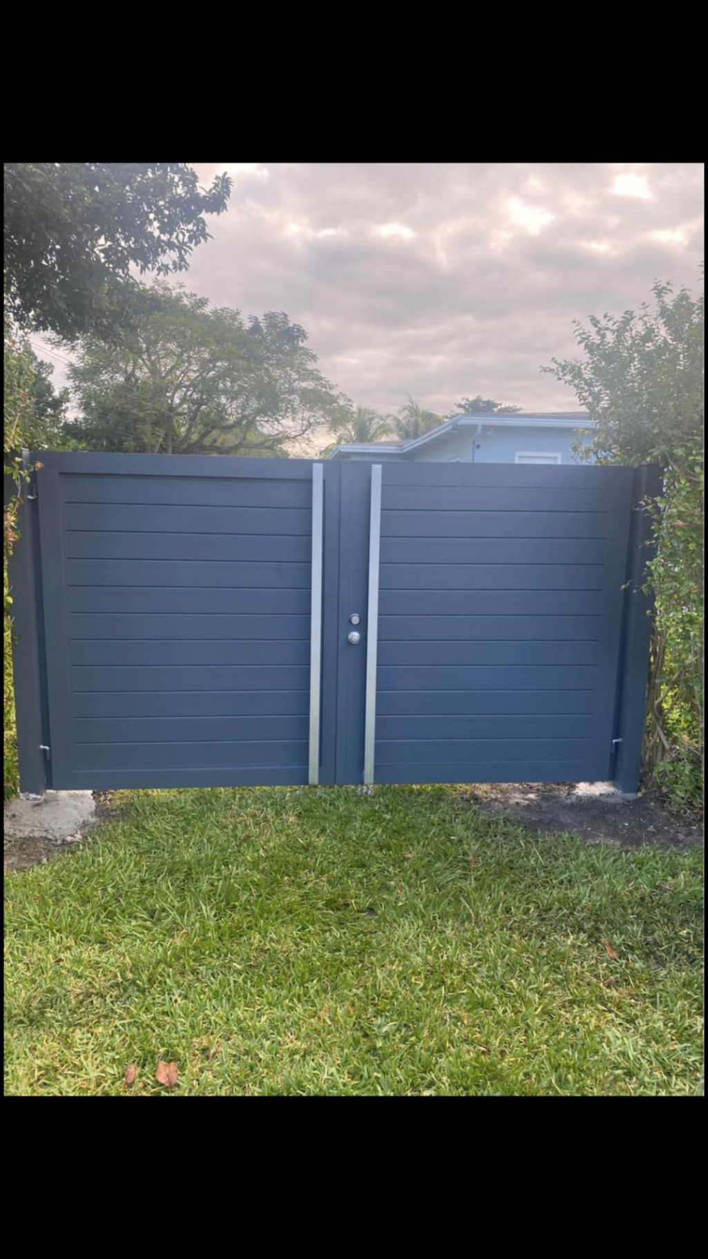 Modern Gray Horizontal Gate