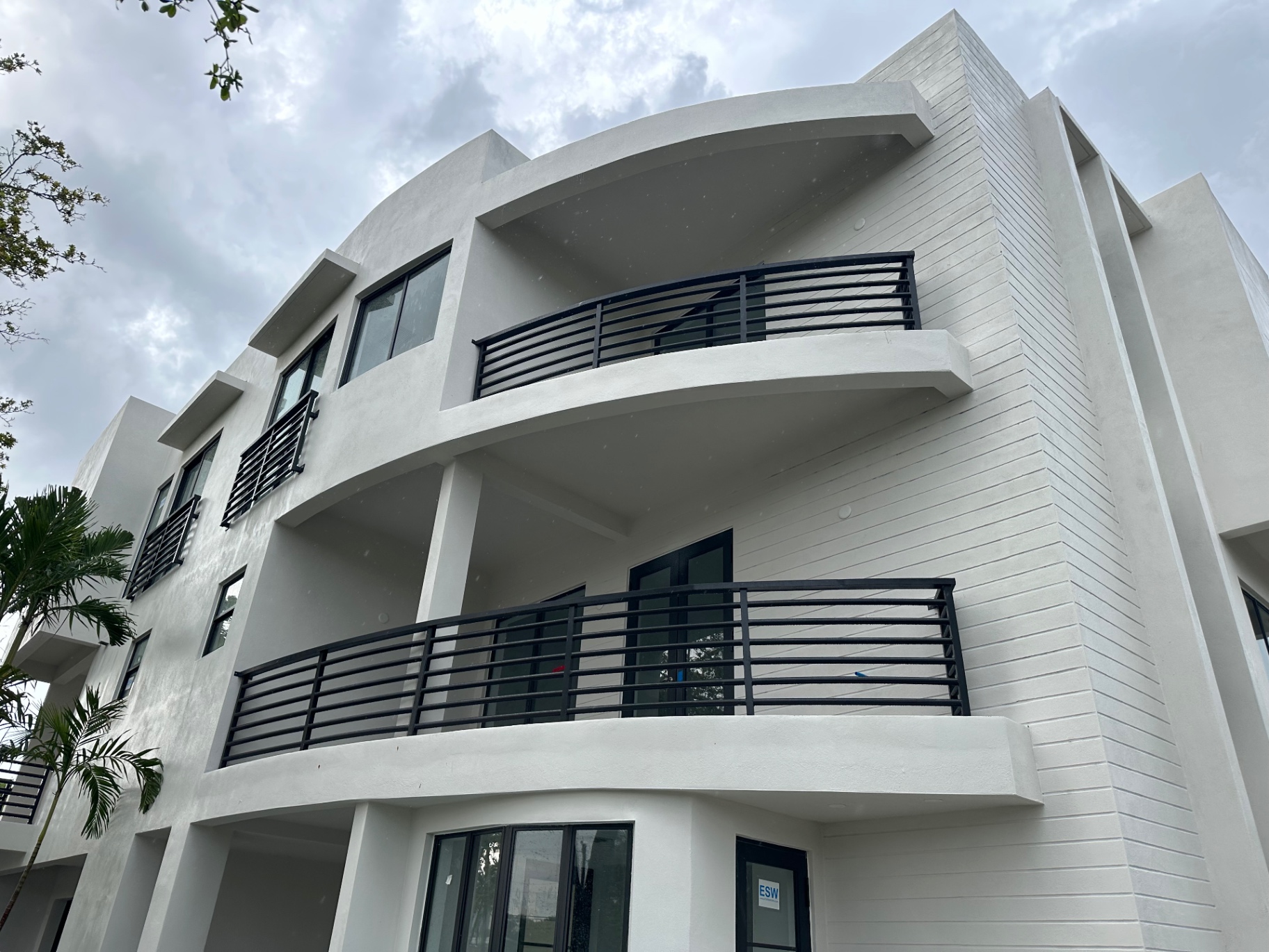 Curved Modern Balcony Railings