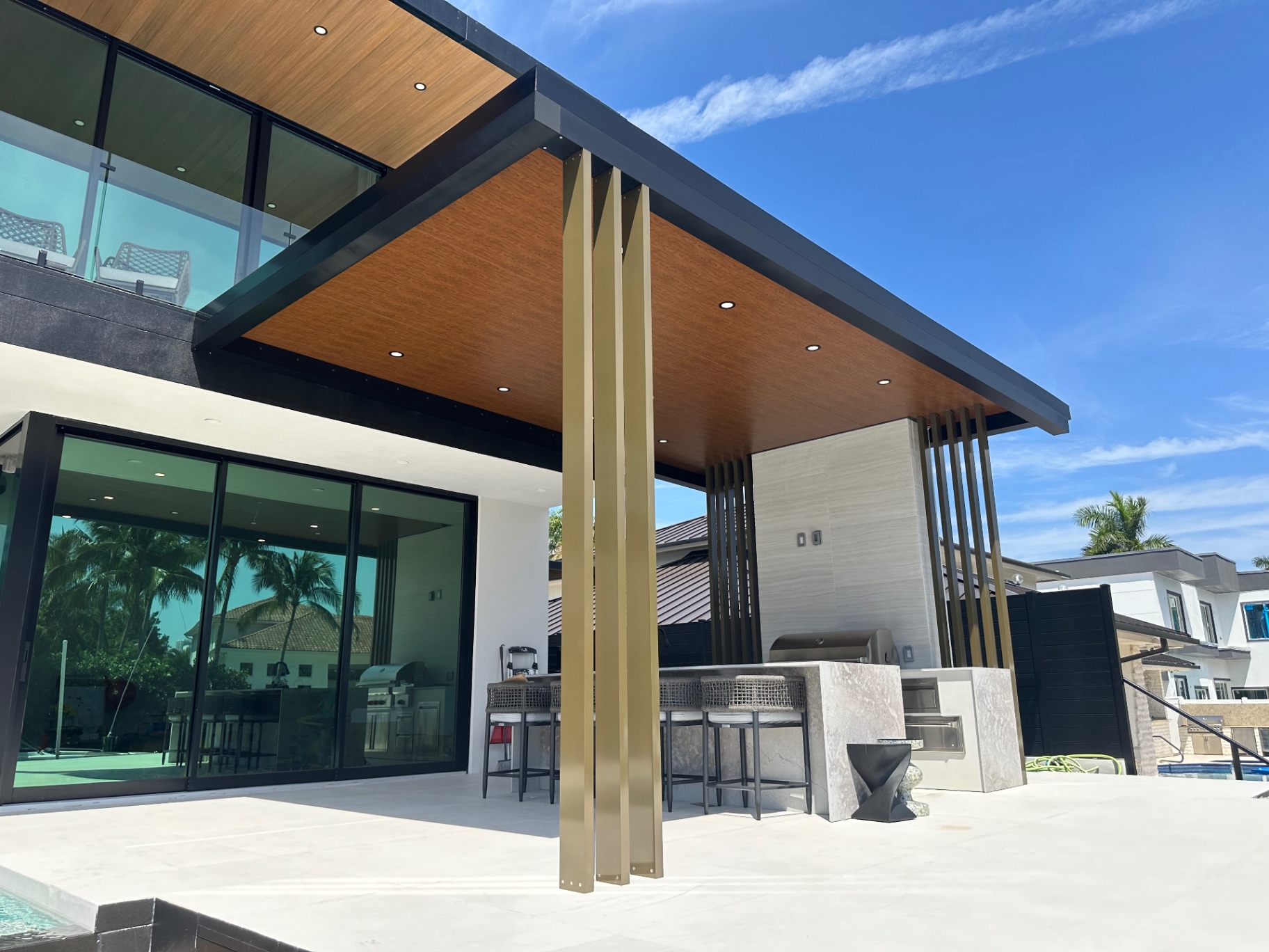 Cantilevered Patio Cover & Outdoor Kitchen